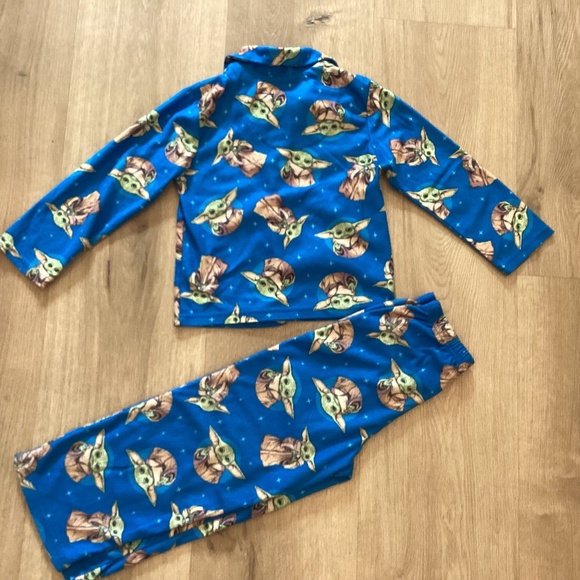 Baby Yoda Pajamas Size 6 Boys Mandalorian Star Wars The Child 2 pc Set - Picture 3 of 5